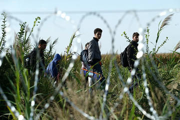 Migrants along the Balkan route (Gémes Sándor/SzomSzed/Wikimedia)