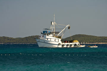 Peschereccio in Adriatico - © lero/Shutterstock