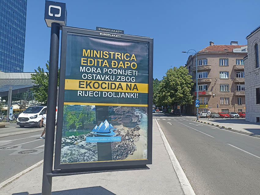 "La ministra Edita Djapo deve dare le dimissioni per l'ecocidio del fiume Doljanka" Sarajevo, foto A. Fazlić